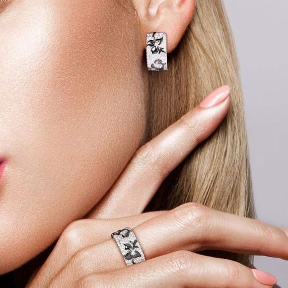 🖤 Gorgeous Sterling Silver  Black &White Micro Pave Floral Earrings - Picture 4 of 13